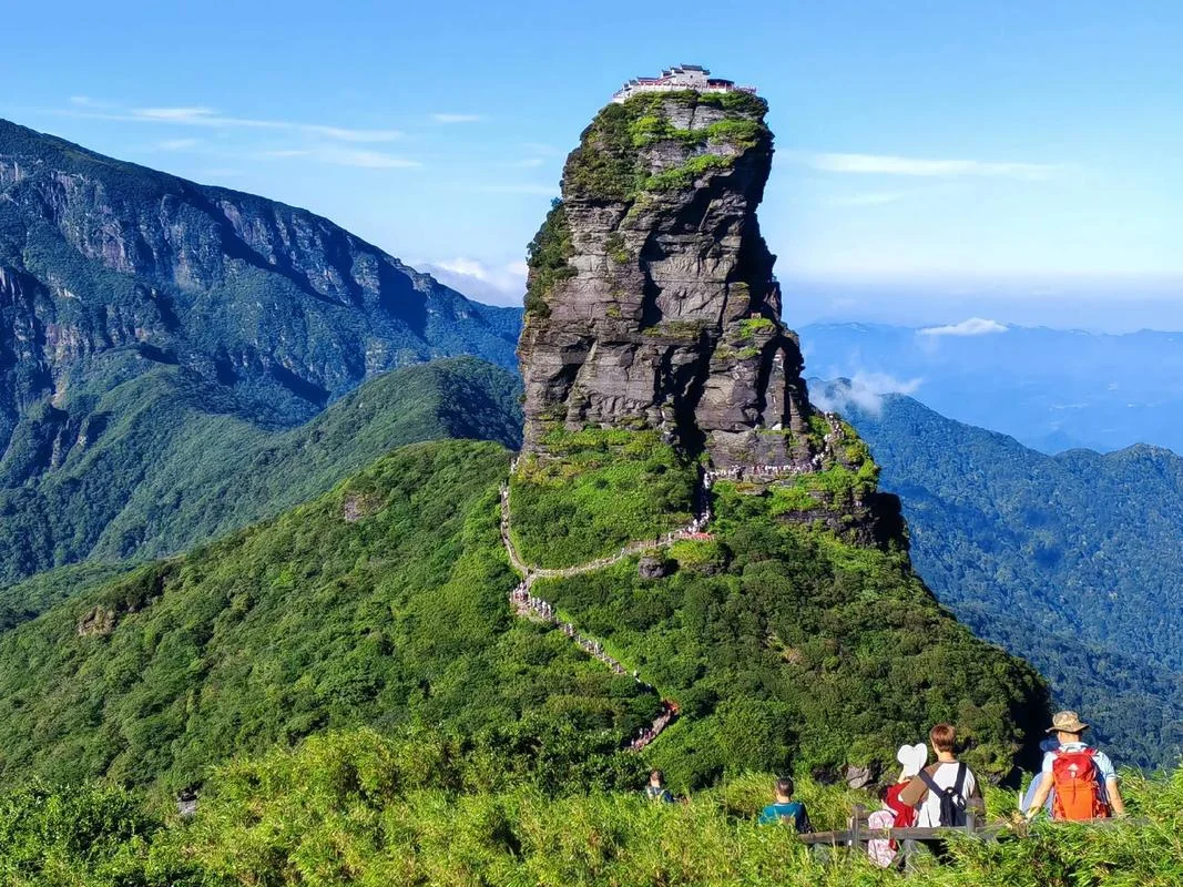 梵净山海拔多少千米-梵净山海拔约 1400 米