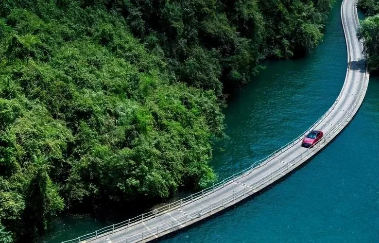 梦见过浮桥走入水中-梦游浮桥入水