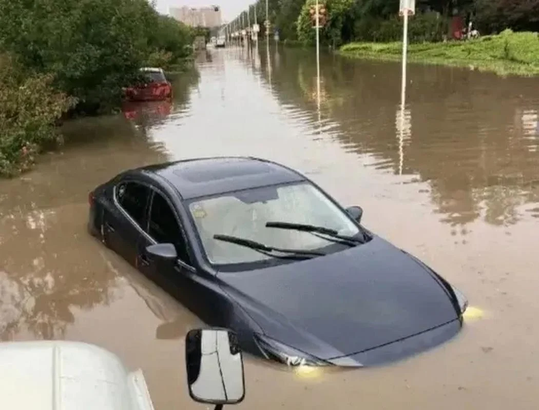 梦见车被水淹没-水淹车之梦