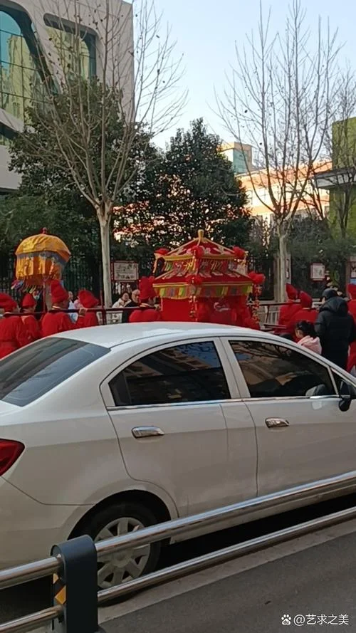 梦见自己结婚办喜事的场面_2