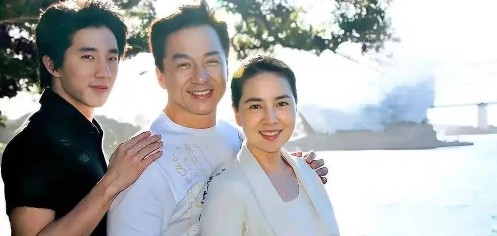 成龙妻子叫什么名字_1