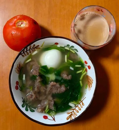 梦见菜汤洒在桌上-梦洒菜汤于桌