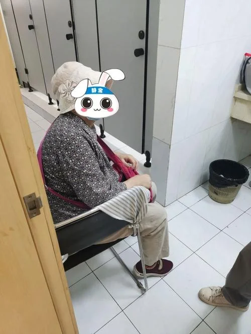 梦见厕所摔倒_1