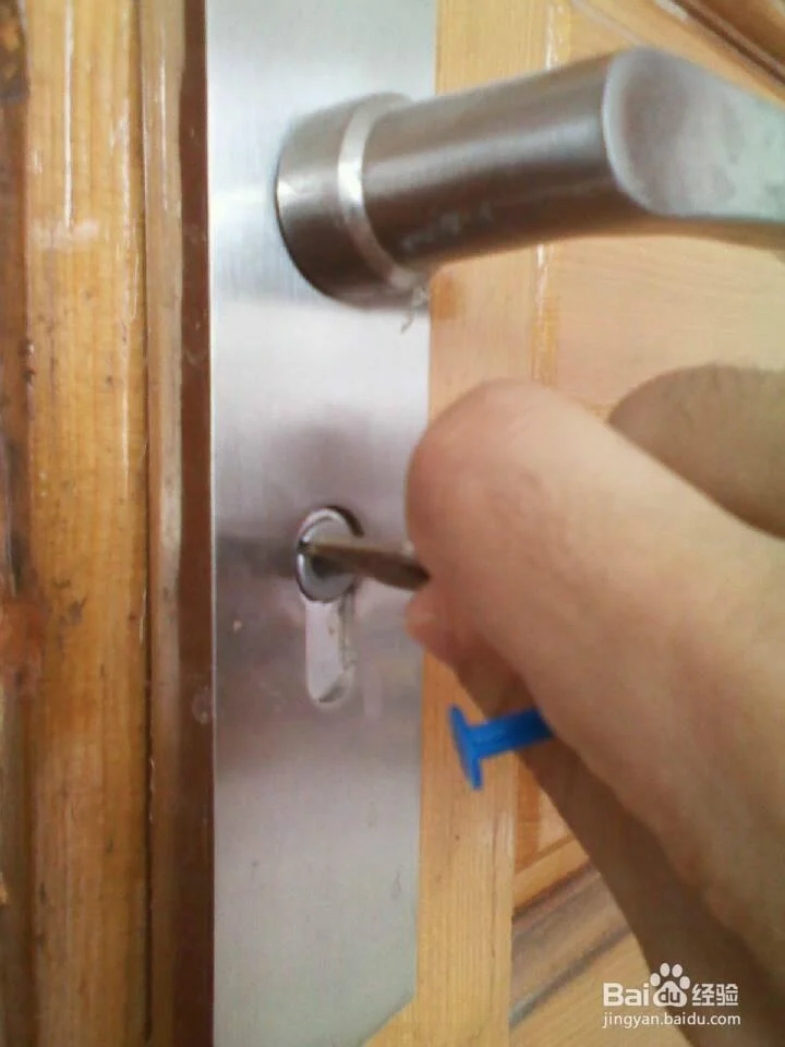 梦见自己卧室门掉了_1