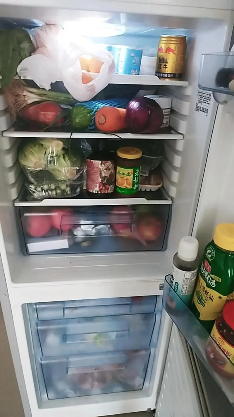 梦见冰箱里装满了东西_2