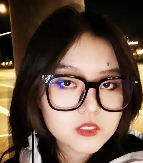 美国女留学生章莹颖-章莹颖