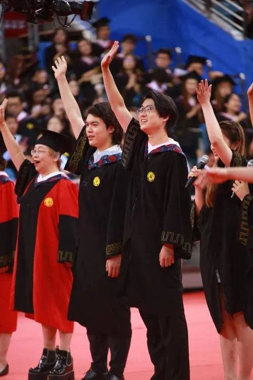 北大的留学生演讲视频_2