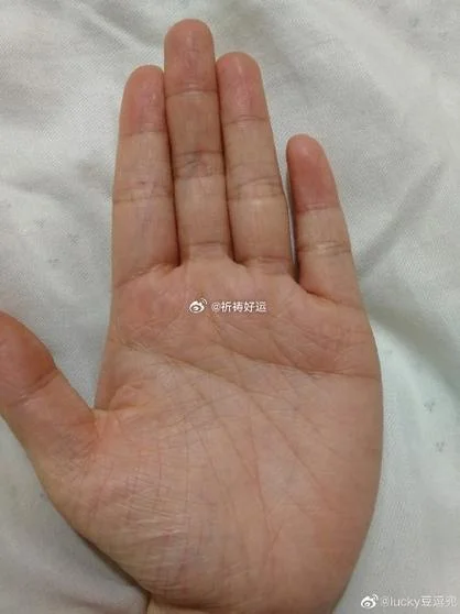 如果有这种小指手相的人-小指相指神
