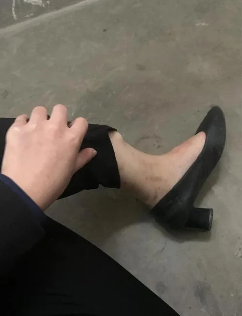 女人梦见鞋跟坏了_1