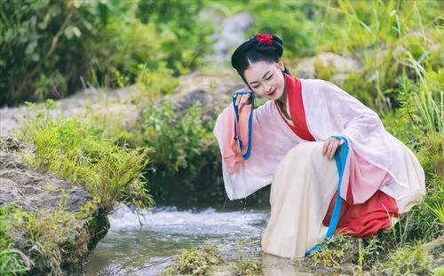 乍见觉欢出自哪里_2