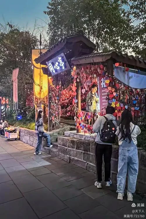 成都武侯祠旁边的特色街叫什么名-成都武侯祠旁特色街名