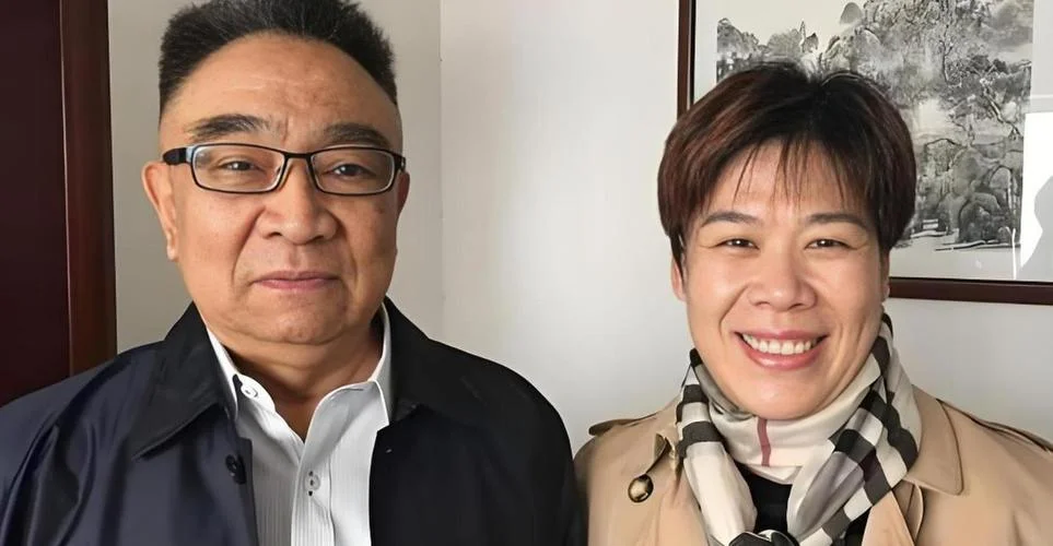 鲍国安儿子叫什么_2