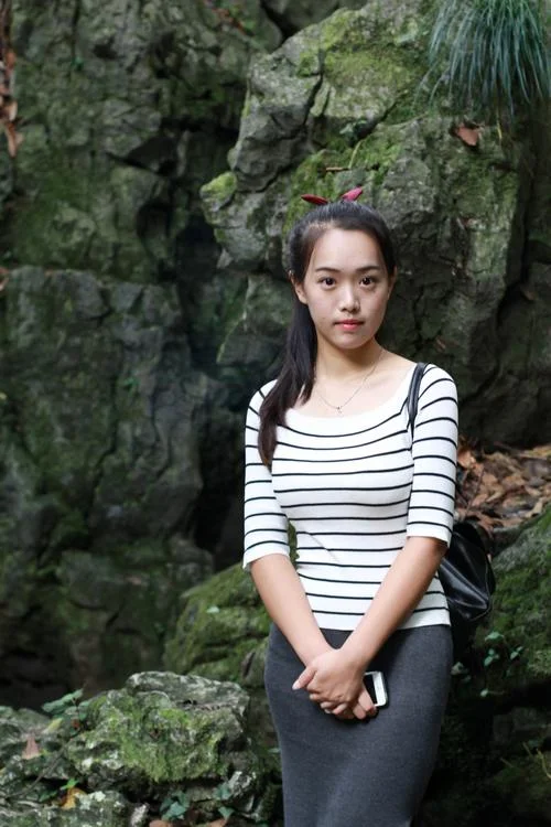 浙大女留学生灵隐寺_2