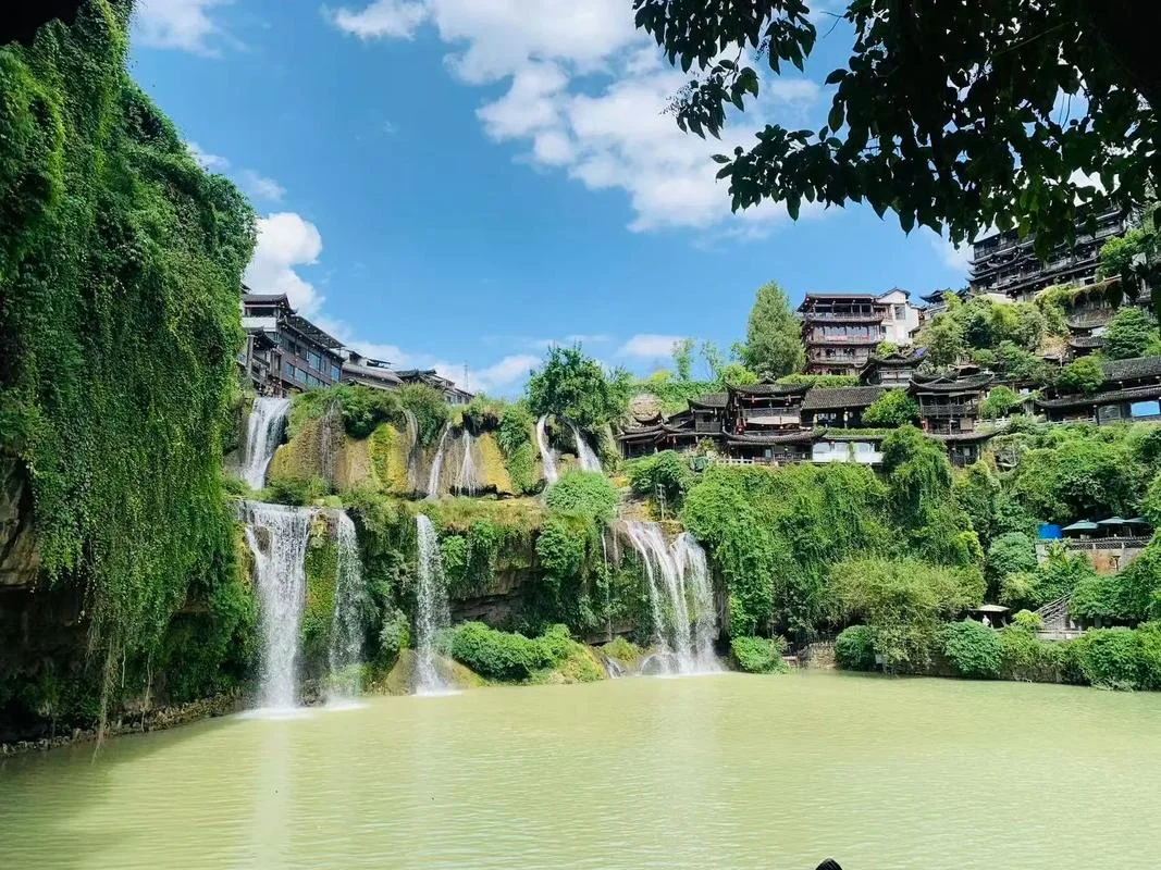 芙蓉镇到凤凰古城多少公里-芙蓉镇到凤凰古城路途