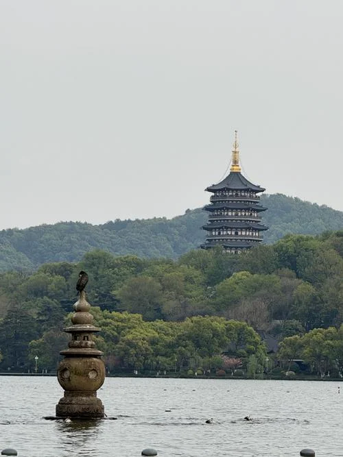 西湖旅游必去十处景点_2