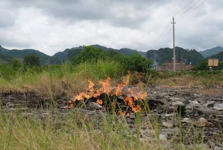 梦见火越烧越旺怎么都浇不灭-火越烧越旺浇不灭
