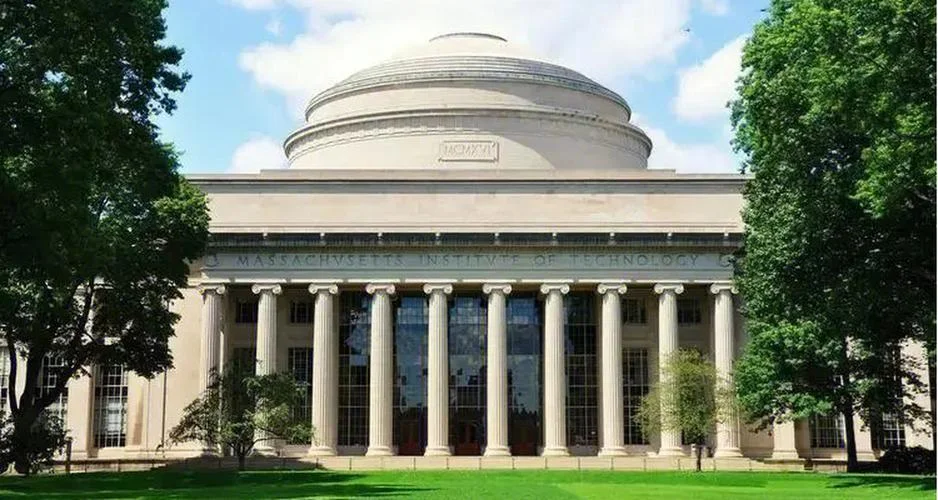编导专业的大学国外_1