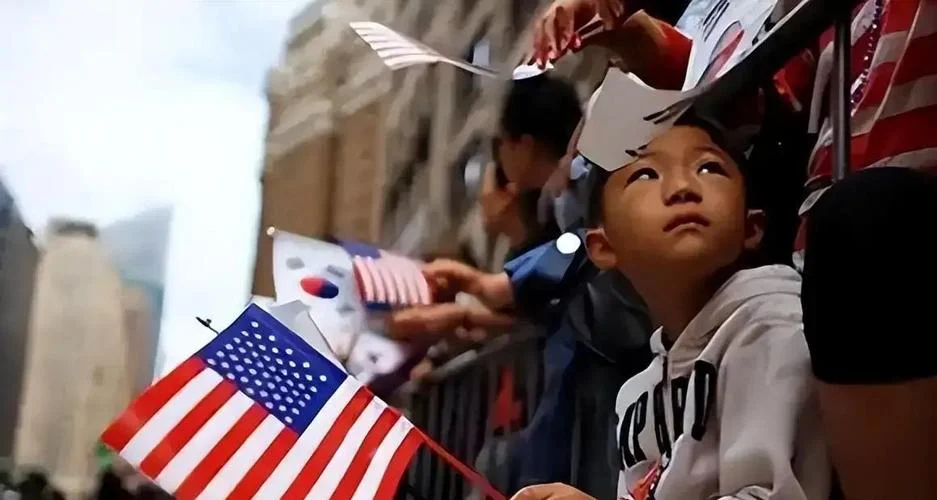 美国留学生被遣送回国_1