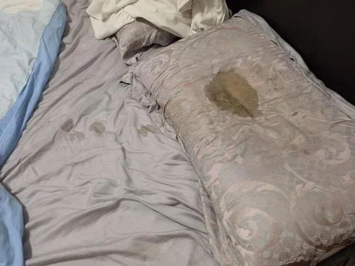 梦见床上有水是什么意思啊-梦见床上有水含义