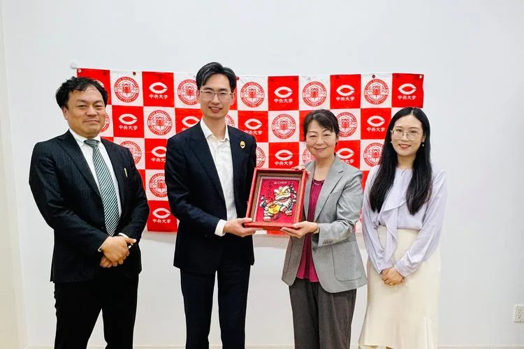 日本访华大学生代表团_2