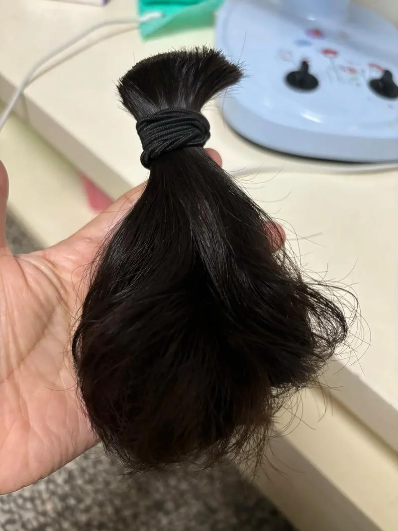 梦见被剪头发剪的很短_1