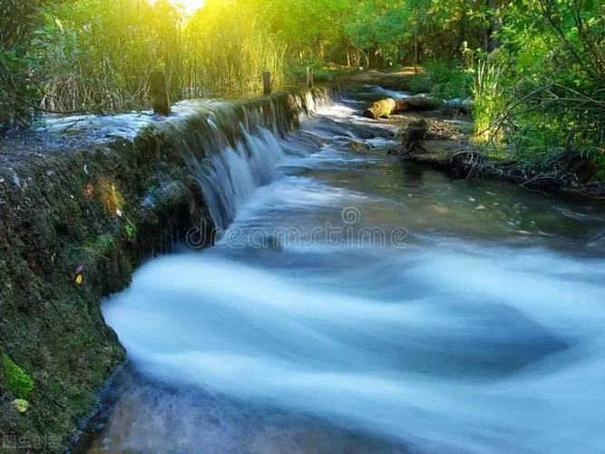 梦见水顺流而下_1