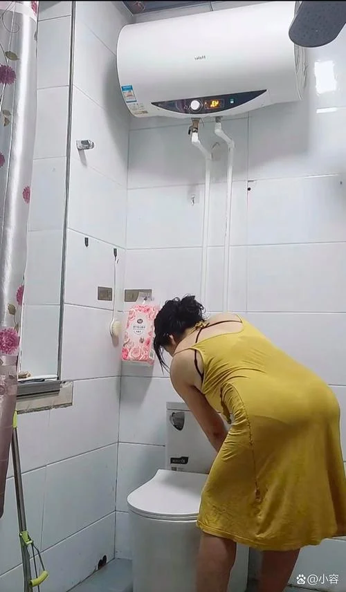 女性梦到去很脏的厕所_1