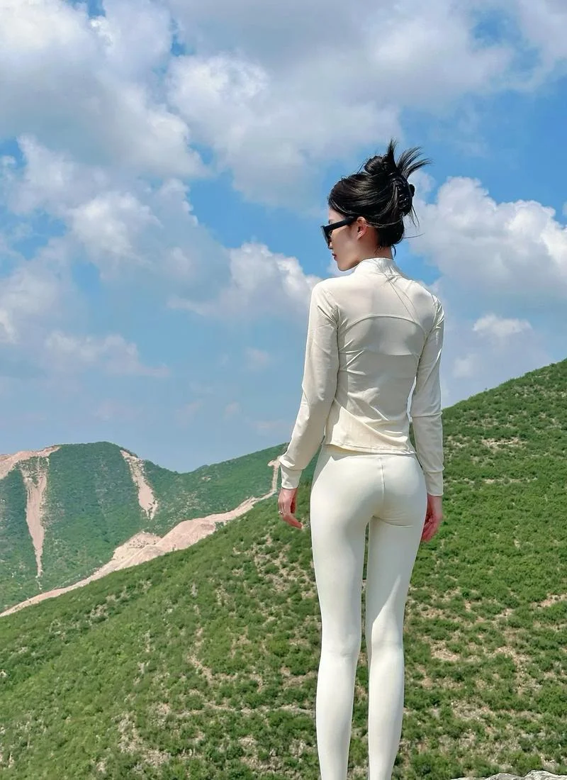 瑜伽裤爬山什么意思_1