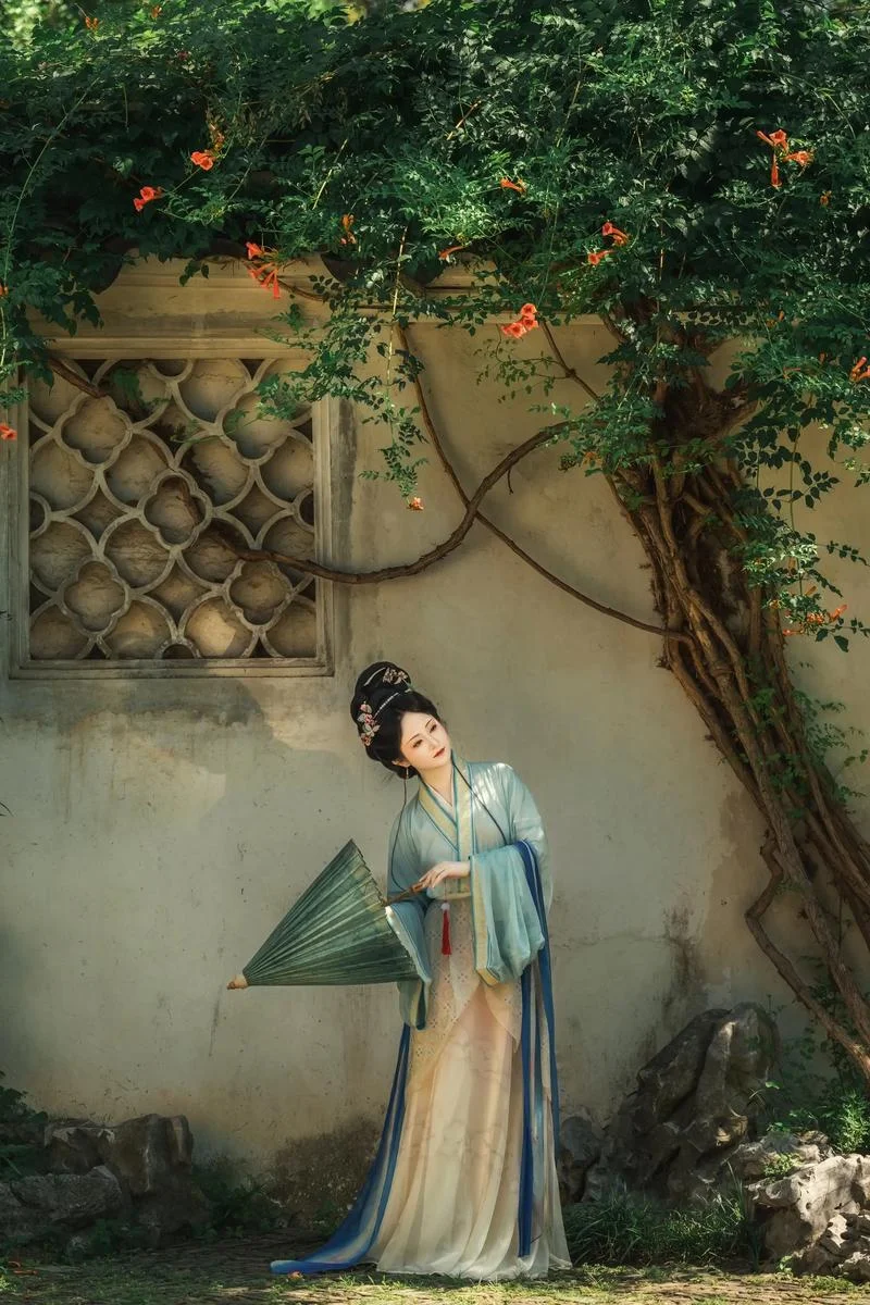 巧目盼兮美目倩兮出自_1