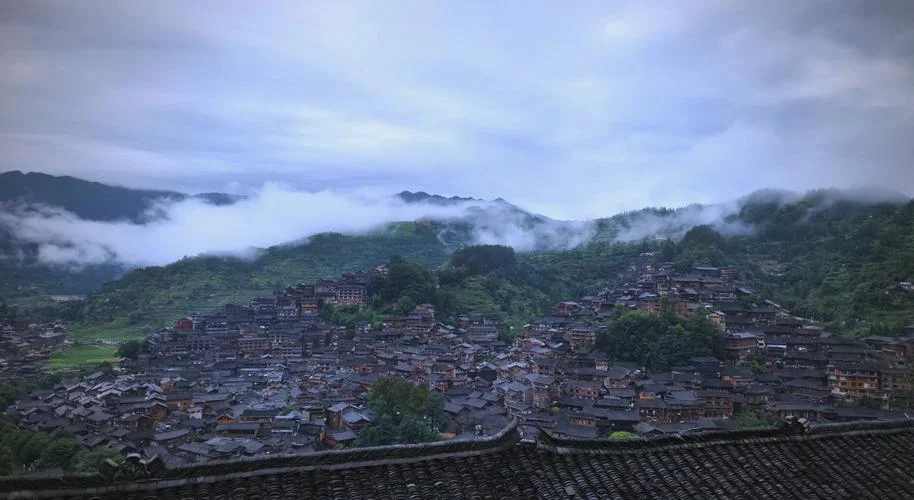 贵阳至千户苗寨多少公里_1