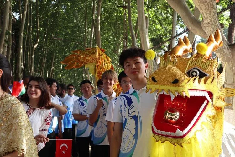 中国去缅甸留学_1