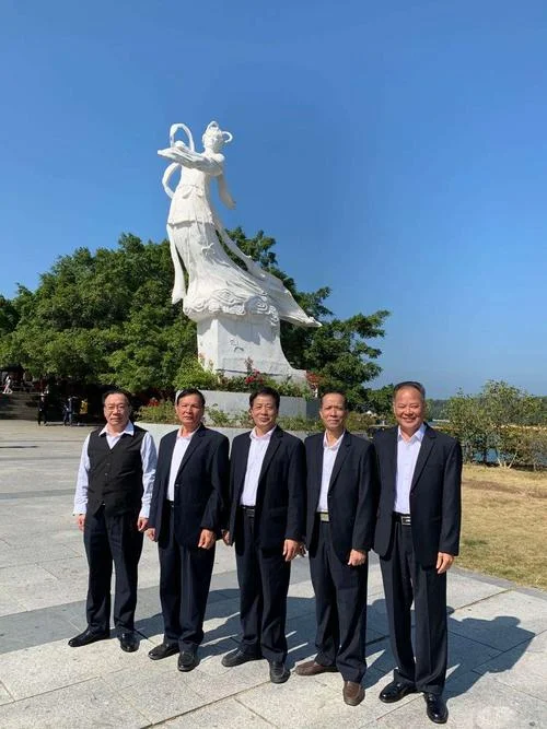 周游世界老年大学_1