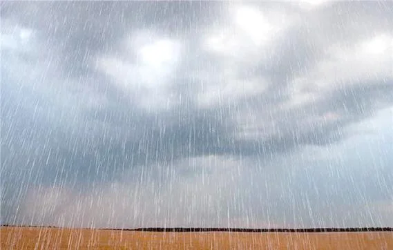 梦见下雨水是热的_1