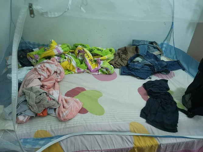 梦见整理衣服和被子-梦理衣物被褥