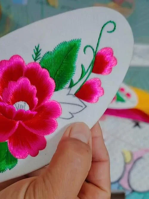 梦见自己做绣花鞋垫_2