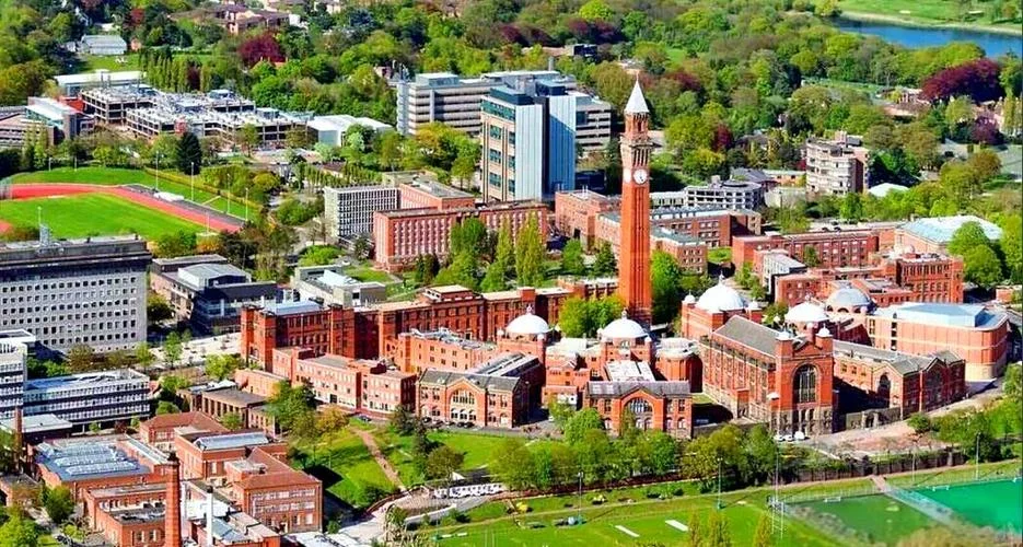 英国商科大学录取条件_1