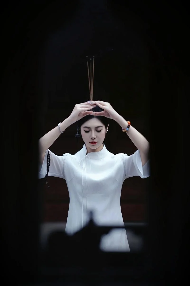做梦烧香拜佛_1