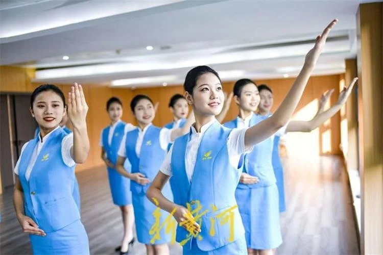 空乘专业必须考艺考吗_1