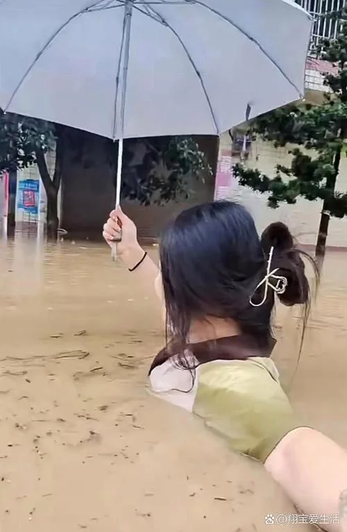 女人梦见洪水_1