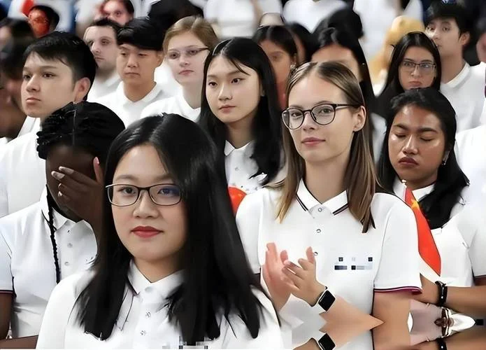 美国不让中国留学-美限制中国留学