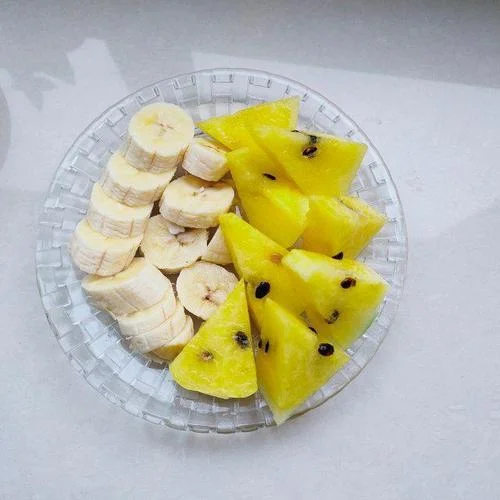 梦到吃西瓜香蕉_1