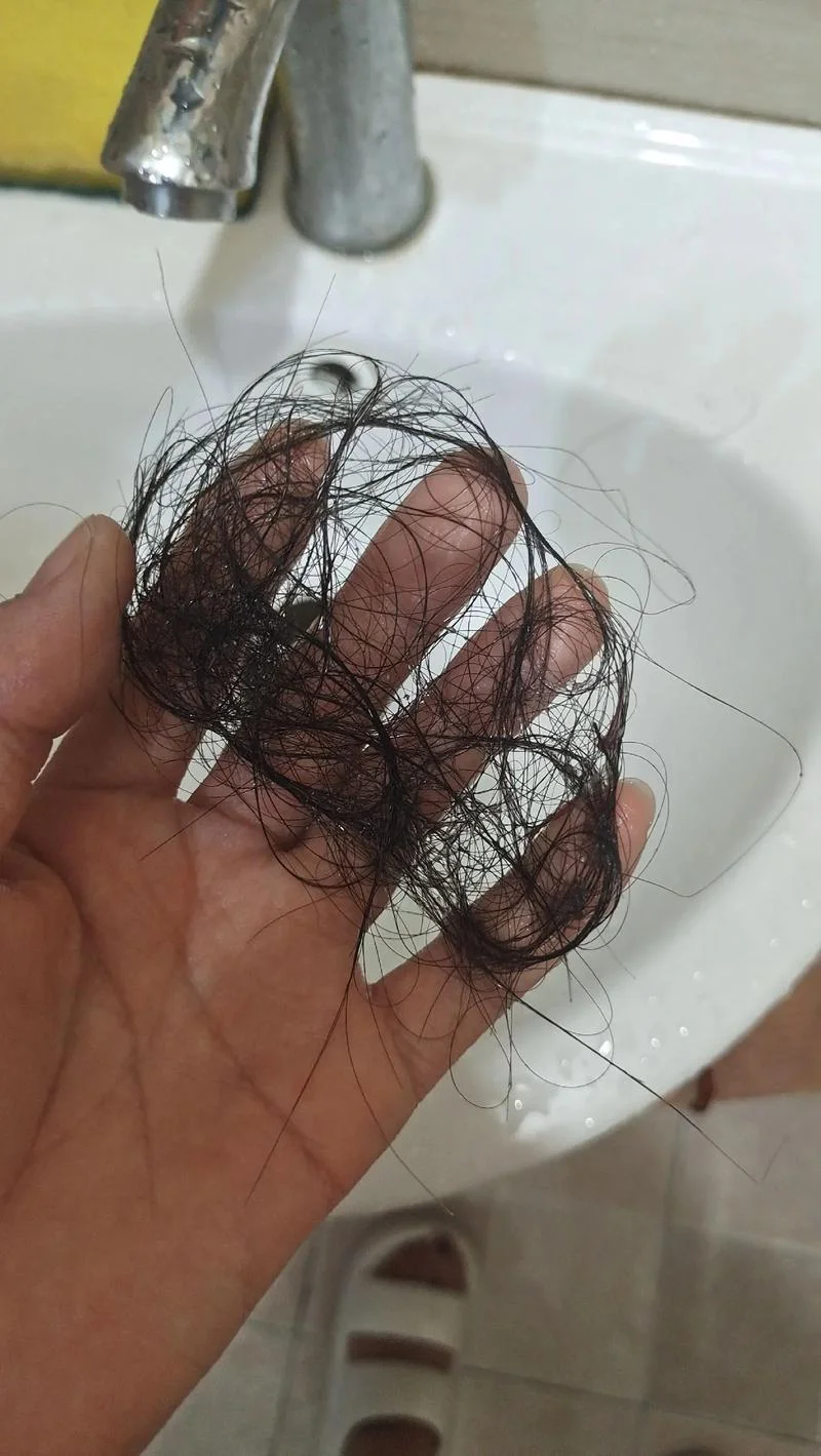 中年女人梦见一抓掉一绺头发_2