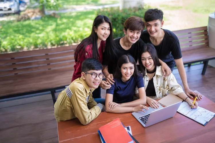 出国留学找不找中介_2