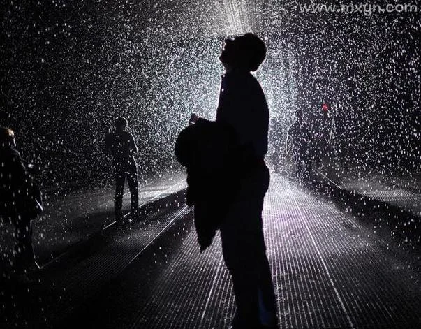 梦见下大雨被自己淋湿-梦见大雨淋湿自己