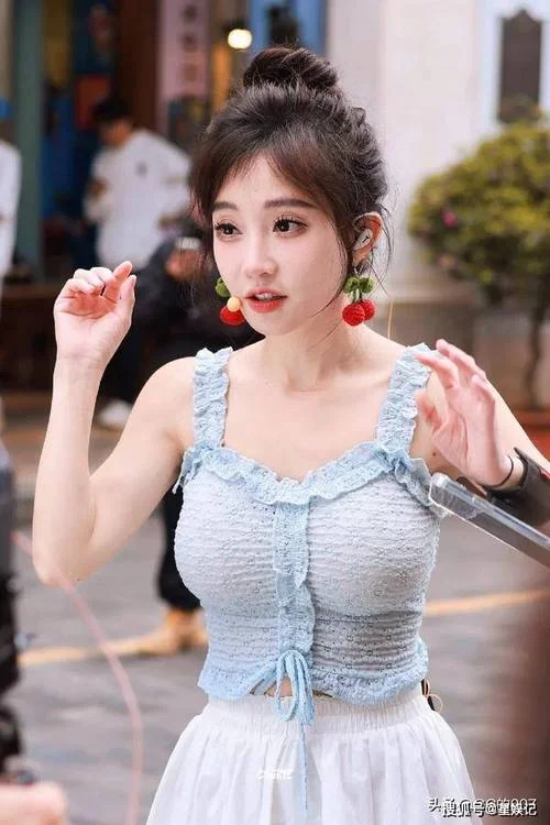 冯提莫直播拿出自慰器_2