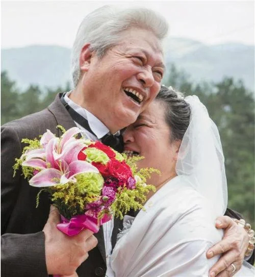 梦见老人结婚_2