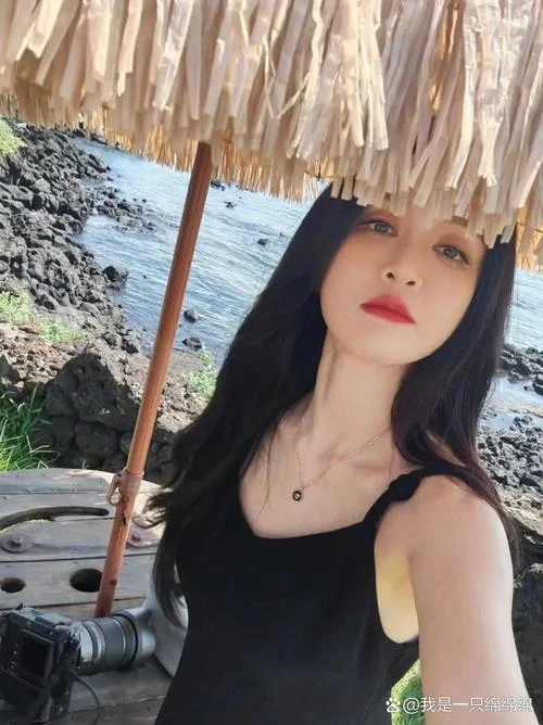 陈乔恩被要求对摄像头脱内衣_1