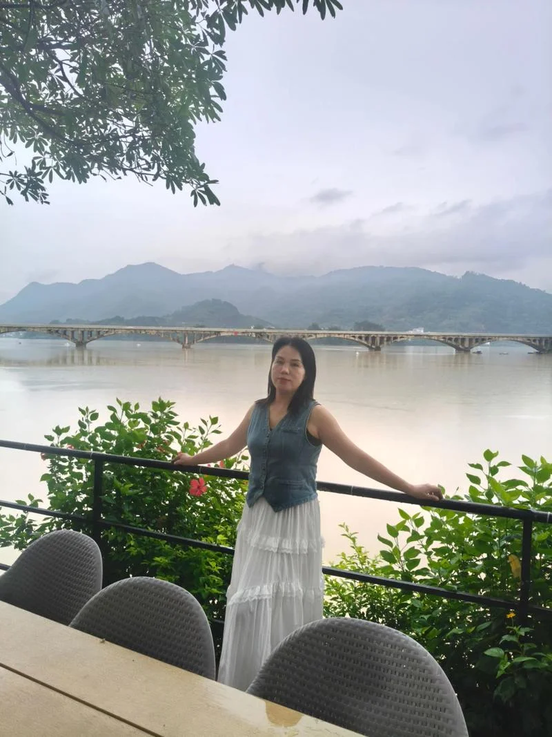 远山如黛近水含烟出处_2