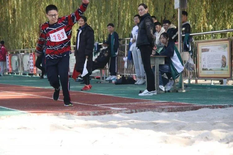 泰安英雄山中学篮球队_1