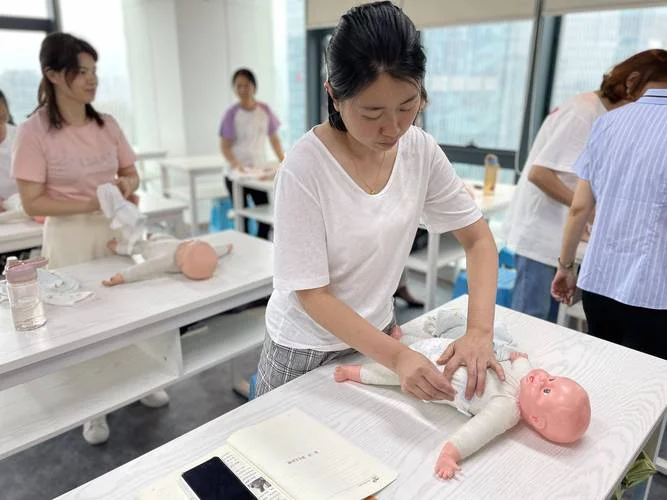 母婴月嫂培训加盟报名_1